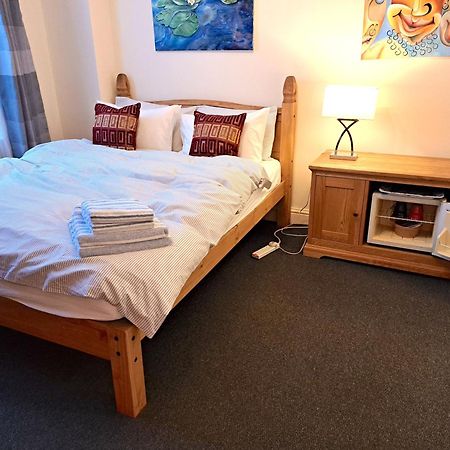 Double Room With Private Bathroom In Flat London Centre Exterior photo